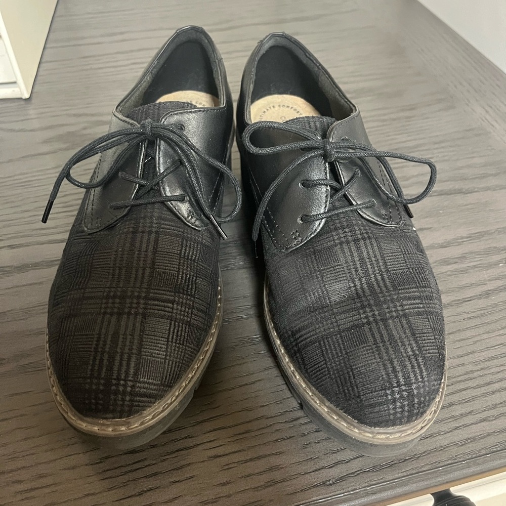 Clarks black leather and plaid fabric platform loafers. Size 9.5